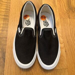 Vans Black and White Slip-On Sneakers US Men’s 5.5